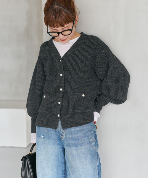 Spick & Span（スピックアンドスパン）の「《WEB限定》パール畦ニットカーディガン（カーディガン/ボレロ・レディース・ホワイト/チャコールグレー・FREE）」の6枚目の写真