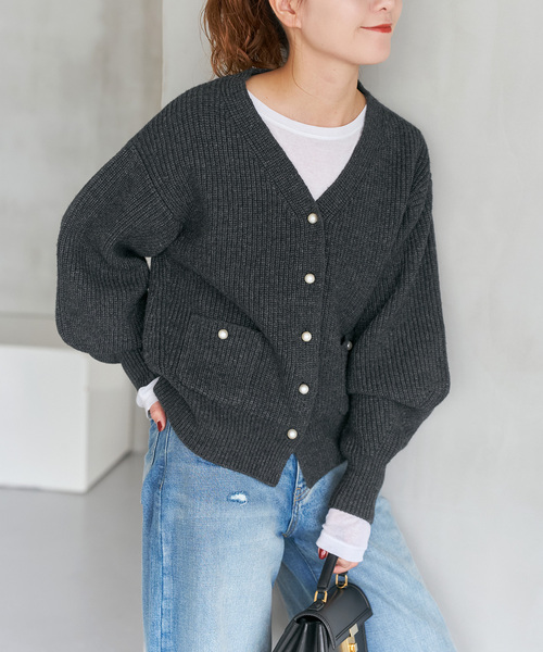 Spick & Span（スピックアンドスパン）の「《WEB限定》パール畦ニットカーディガン（カーディガン/ボレロ・レディース・ホワイト/チャコールグレー・FREE）」の7枚目の写真