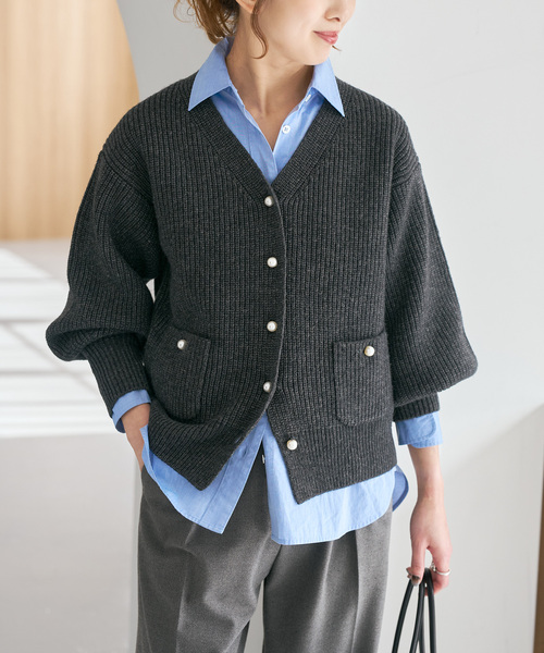 Spick & Span（スピックアンドスパン）の「《WEB限定》パール畦ニットカーディガン（カーディガン/ボレロ・レディース・ホワイト/チャコールグレー・FREE）」の11枚目の写真