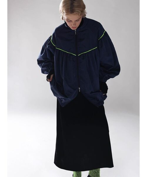 :ETHROF(イーサオブ)の「PIPING BALLOON BLOUSON(その他アウター・レディース・ブラック/ネイビー・MEDIUM)」の5枚目の写真