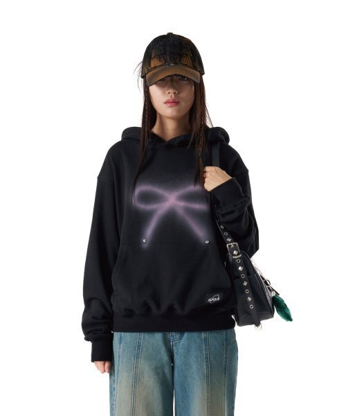 IUGAMAKARAS(イウガマカラス)の「Studded Ribbon Hoodie (Black)(パーカー・レディース・その他・2/1)」の2枚目の写真