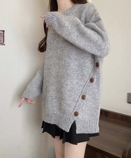 shopnikoniko(ショップニコニコ)の「サイドボタンデザイン アシンメトリー ニットトップス(ニット/セーター・レディース・グレー/ベージュ・フリー)」の2枚目の写真