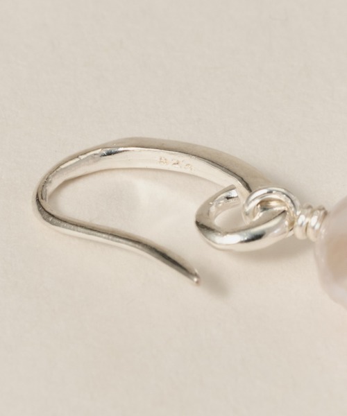 novice（ノーヴィス）の「【novice】 Baroque Pearl Hook Pierce［Silver925］（ピアス（両耳用）・レディース・シルバー・FREE）」の2枚目の写真