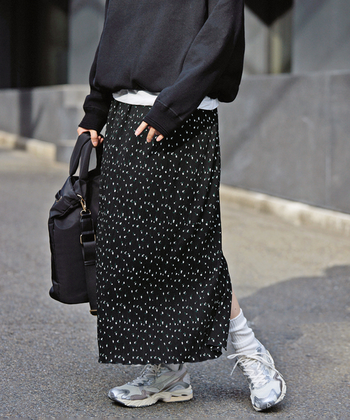 SLOBE IENA（スローブイエナ）の「flower pleats アイラインスカート（スカート・レディース・ブラック/レッド・FREE）」の2枚目の写真