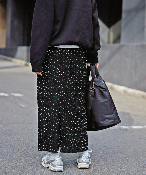 SLOBE IENA（スローブイエナ）の「flower pleats アイラインスカート（スカート・レディース・ブラック/レッド・FREE）」の8枚目の写真