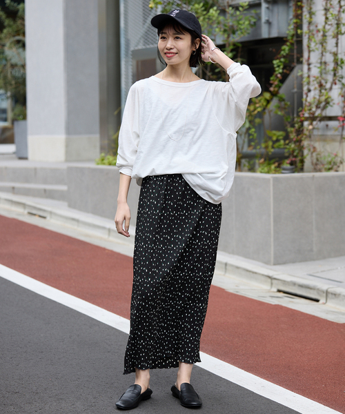 SLOBE IENA（スローブイエナ）の「flower pleats アイラインスカート（スカート・レディース・ブラック/レッド・FREE）」の14枚目の写真