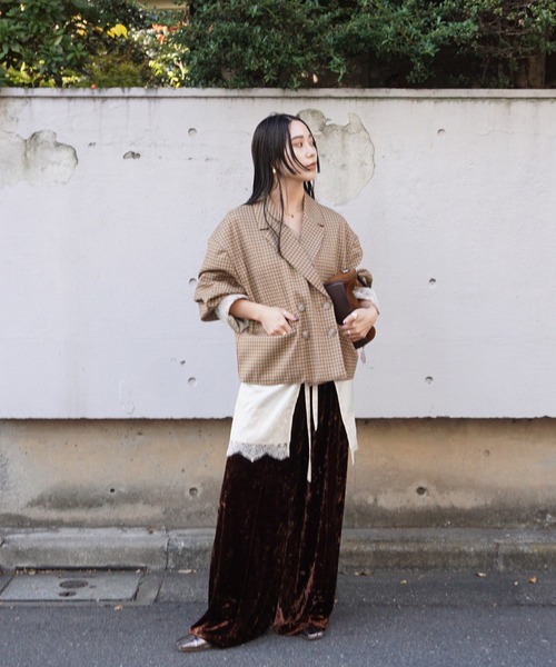 Ameri(アメリ)の「ACETATE VELOUR STRAIGHT WIDE PANTS(スラックス・レディース・ブラウン/オフホワイト/ネイビー・MEDIUM/SMALL)」の8枚目の写真