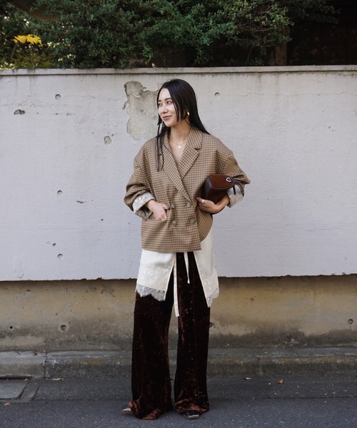 Ameri(アメリ)の「ACETATE VELOUR STRAIGHT WIDE PANTS(スラックス・レディース・ブラウン/オフホワイト/ネイビー・MEDIUM/SMALL)」の7枚目の写真