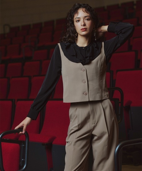 Callarus(カラルス)の「<単品>パウダークロスフロントフリルデザインブラウス〔Callarus〕(シャツ/ブラウス・レディース・ブラック/オフホワイト・S/M/L/LL/3L)」の4枚目の写真