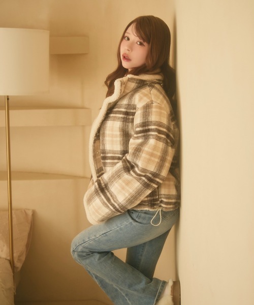 TITTY&CO.(ティティーアンドコー)の「チェック柄ボアライニングダウン(ダウンジャケット/コート・レディース・ベージュ/ブラック/ブラウン・FREE)」の15枚目の写真