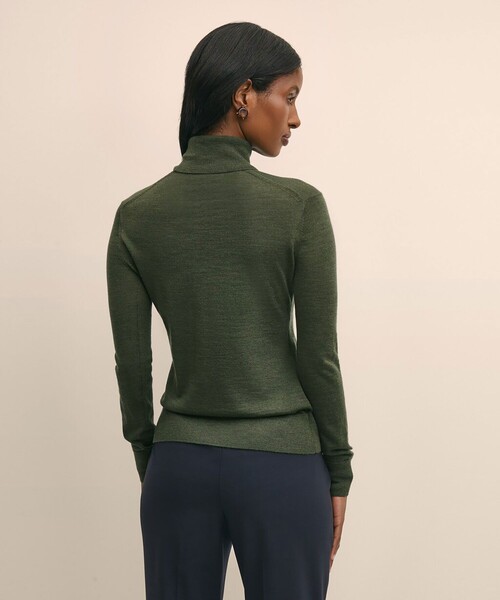 BROOKS BROTHERS(ブルックスブラザーズ)の「メリノウール タートルネックセーター(ニット/セーター・レディース・ダークグリーン・MEDIUM/LARGE/X-SMALL)」の2枚目の写真