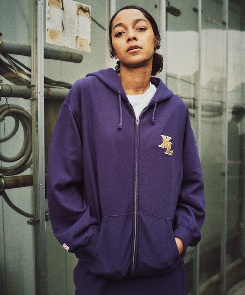Champion（チャンピオン）の「XLARGE×Champion ZIPUP HOODED SWEATSHIRT（パーカー・メンズ・ブラウン/ブラック/アッシュ/パープル・S/XL/L/M）」の9枚目の写真
