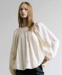 MAIS（マイス）の「SQUARE NECK BALLOON BLOUSE / BEIGE（シャツ/ブラウス）」