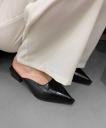 ポインテッドトゥミュールサンダル　POINTED TOE MULE SANDALS