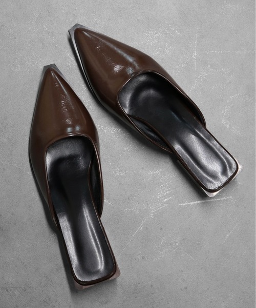 THE CELL.(ザセルドット)の「ポインテッドトゥミュールサンダル POINTED TOE MULE SANDALS(サンダル・レディース・ブラウン/ブラック・37/39/35)」の11枚目の写真