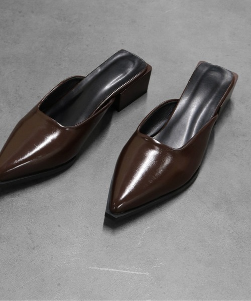 THE CELL.(ザセルドット)の「ポインテッドトゥミュールサンダル POINTED TOE MULE SANDALS(サンダル・レディース・ブラウン/ブラック・37/39/35)」の10枚目の写真