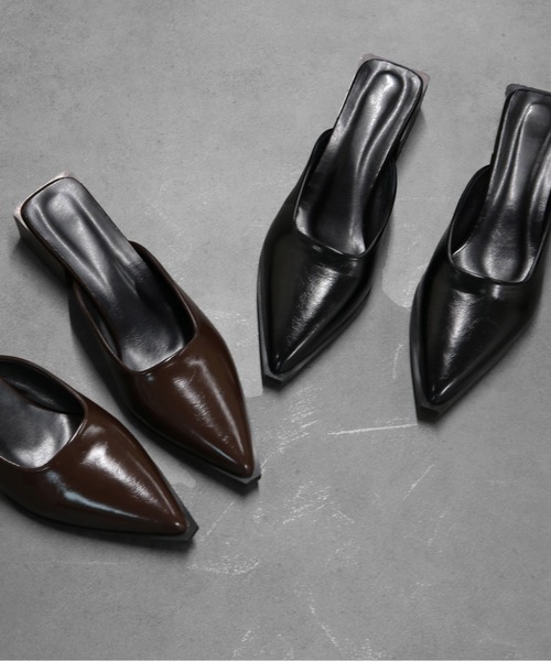 THE CELL.(ザセルドット)の「ポインテッドトゥミュールサンダル POINTED TOE MULE SANDALS(サンダル・レディース・ブラウン/ブラック・37/39/35)」の6枚目の写真