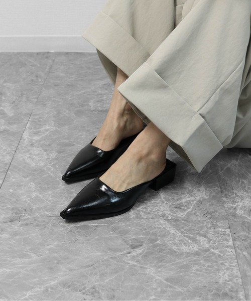 THE CELL.(ザセルドット)の「ポインテッドトゥミュールサンダル POINTED TOE MULE SANDALS(サンダル・レディース・ブラウン/ブラック・37/39/35)」の12枚目の写真