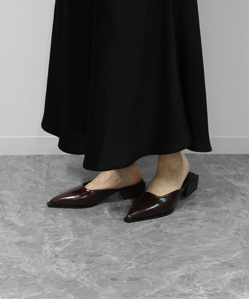 THE CELL.(ザセルドット)の「ポインテッドトゥミュールサンダル POINTED TOE MULE SANDALS(サンダル・レディース・ブラウン/ブラック・37/39/35)」の17枚目の写真