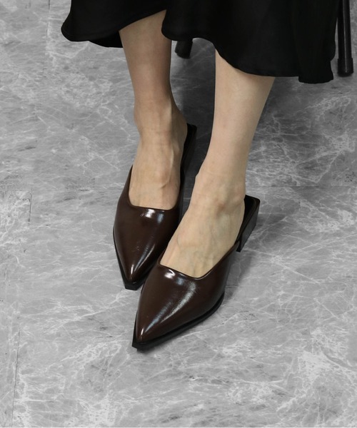 THE CELL.(ザセルドット)の「ポインテッドトゥミュールサンダル POINTED TOE MULE SANDALS(サンダル・レディース・ブラウン/ブラック・37/39/35)」の20枚目の写真