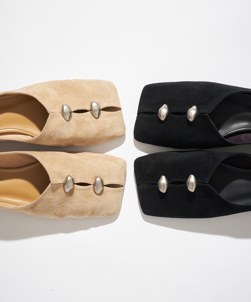 GRISE（グリーズ）の「GRISEレザーワイドスクエアスリットフラット（その他シューズ・レディース・ベージュ/ブラック・22cm/22.5cm/23cm/23.5cm/24cm/24.5cm/25cm）」の13枚目の写真