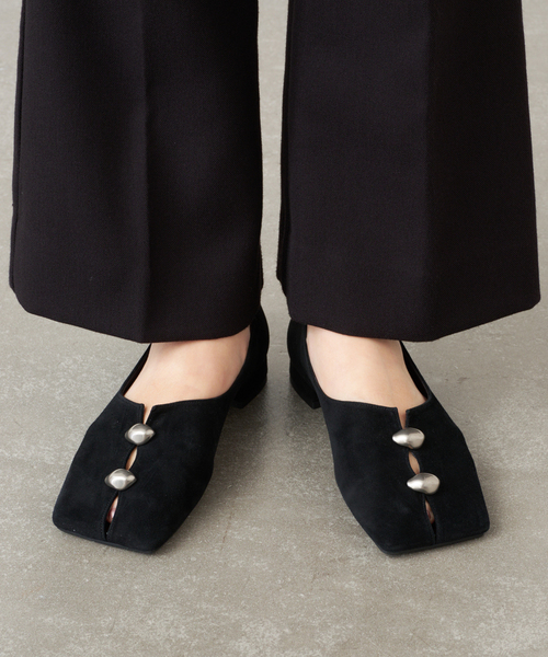 GRISE（グリーズ）の「GRISEレザーワイドスクエアスリットフラット（その他シューズ・レディース・ベージュ/ブラック・22cm/22.5cm/23cm/23.5cm/24cm/24.5cm/25cm）」の21枚目の写真