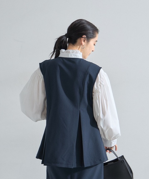&. NOSTALGIA(アンドドットノスタルジア)の「ゴールドボタン美シルエットジレ(セットアップ)(ベスト・レディース・ネイビー/ブラック・M)」の3枚目の写真