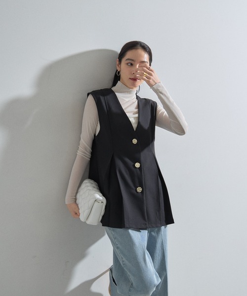 &. NOSTALGIA(アンドドットノスタルジア)の「ゴールドボタン美シルエットジレ(セットアップ)(ベスト・レディース・ネイビー/ブラック・M)」の9枚目の写真