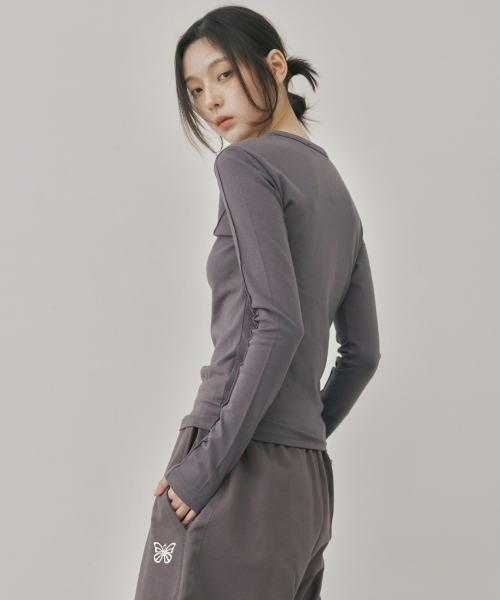 NICK&NICOLE(ニックアンドニコール)の「DIAGONAL LONG SLEEVE TOP_CHARCOAL(Tシャツ/カットソー・レディース・その他・MEDIUM/LARGE)」の3枚目の写真