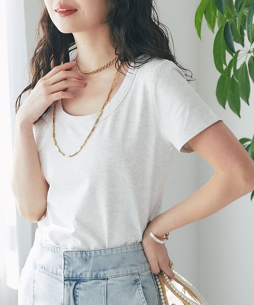 La boutique BonBon（ラブティックボンボン）の「【デコルテ美人見え】UネックコンパクトTシャツ（Tシャツ/カットソー・レディース・オフホワイト/ピンク/ライトグレー/ネイビー・FREE）」の2枚目の写真