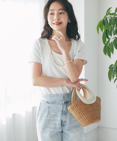La boutique BonBon(ラブティックボンボン)の「【今すぐお届け!・デコルテ美人見え】UネックコンパクトTシャツ(Tシャツ/カットソー・レディース・オフホワイト/ピンク/ライトグレー/ネイビー・FREE)」の14枚目の写真