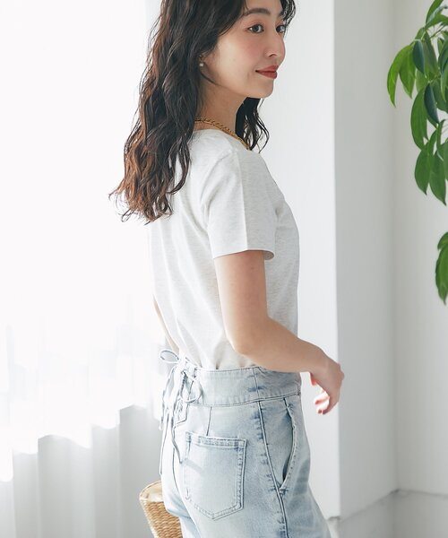 La boutique BonBon(ラブティックボンボン)の「【今すぐお届け!・デコルテ美人見え】UネックコンパクトTシャツ(Tシャツ/カットソー・レディース・オフホワイト/ピンク/ライトグレー/ネイビー・FREE)」の15枚目の写真