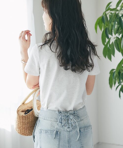 La boutique BonBon(ラブティックボンボン)の「【今すぐお届け!・デコルテ美人見え】UネックコンパクトTシャツ(Tシャツ/カットソー・レディース・オフホワイト/ピンク/ライトグレー/ネイビー・FREE)」の16枚目の写真