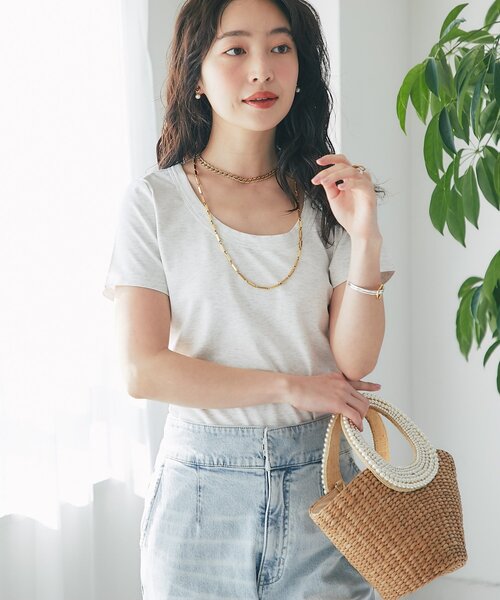 La boutique BonBon(ラブティックボンボン)の「【今すぐお届け!・デコルテ美人見え】UネックコンパクトTシャツ(Tシャツ/カットソー・レディース・オフホワイト/ピンク/ライトグレー/ネイビー・FREE)」の17枚目の写真
