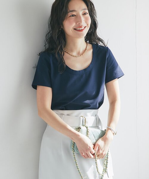 La boutique BonBon（ラブティックボンボン）の「【デコルテ美人見え】UネックコンパクトTシャツ（Tシャツ/カットソー・レディース・オフホワイト/ピンク/ライトグレー/ネイビー・FREE）」の5枚目の写真