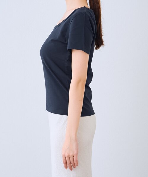 La boutique BonBon（ラブティックボンボン）の「【デコルテ美人見え】UネックコンパクトTシャツ（Tシャツ/カットソー・レディース・オフホワイト/ピンク/ライトグレー/ネイビー・FREE）」の14枚目の写真