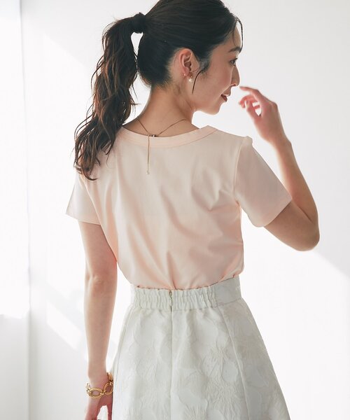 La boutique BonBon(ラブティックボンボン)の「【今すぐお届け!・デコルテ美人見え】UネックコンパクトTシャツ(Tシャツ/カットソー・レディース・オフホワイト/ピンク/ライトグレー/ネイビー・FREE)」の22枚目の写真