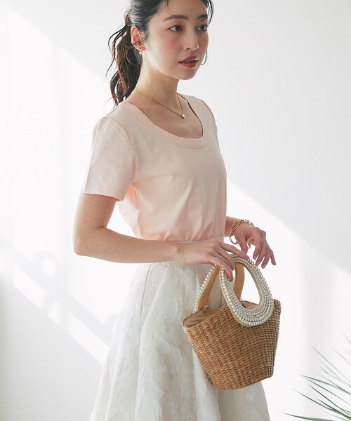 La boutique BonBon(ラブティックボンボン)の「【今すぐお届け!・デコルテ美人見え】UネックコンパクトTシャツ(Tシャツ/カットソー・レディース・オフホワイト/ピンク/ライトグレー/ネイビー・FREE)」の8枚目の写真