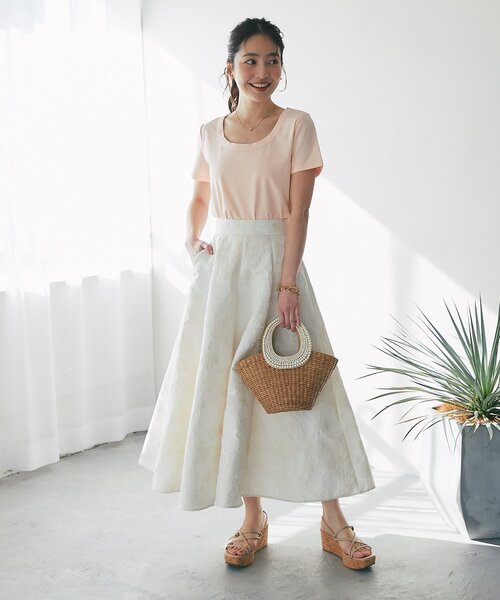 La boutique BonBon(ラブティックボンボン)の「【今すぐお届け!・デコルテ美人見え】UネックコンパクトTシャツ(Tシャツ/カットソー・レディース・オフホワイト/ピンク/ライトグレー/ネイビー・FREE)」の9枚目の写真