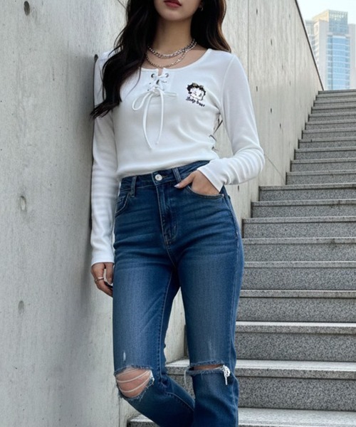 GLAMOROUS JANE（グラマラスジェーン）の「BETTY BOOP刺繍レースアップ長袖トップス（Tシャツ/カットソー・レディース・レッド/ブラック/グレー/オフホワイト・FREE）」の2枚目の写真