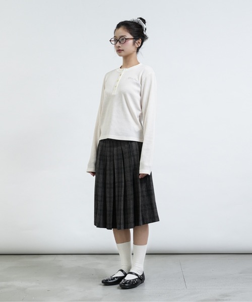 FCMM(エフシーエムエム)の「【日本限定】THERMAL HENLEY NECK TOPS / サーマルヘンリーネックトップス(Tシャツ/カットソー・レディース・ネイビー/グレー/アイボリー・MEDIUM/SMALL)」の6枚目の写真