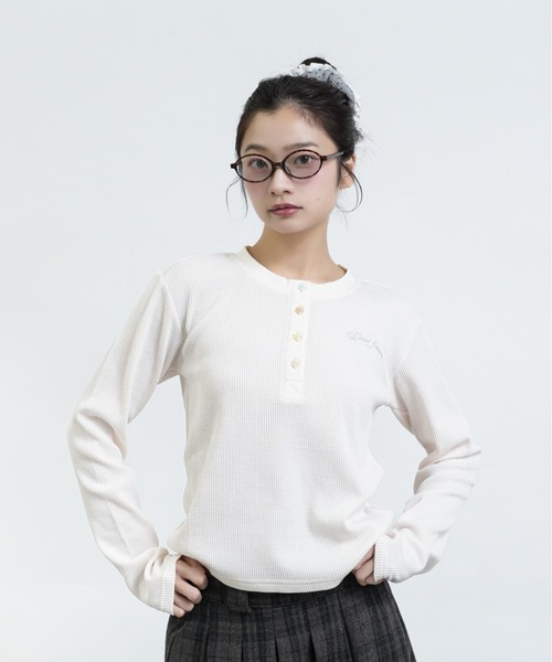 FCMM(エフシーエムエム)の「【日本限定】THERMAL HENLEY NECK TOPS / サーマルヘンリーネックトップス(Tシャツ/カットソー・レディース・ネイビー/グレー/アイボリー・MEDIUM/SMALL)」の4枚目の写真