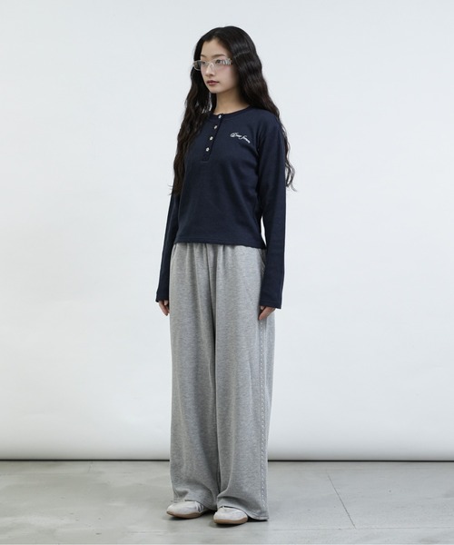 FCMM(エフシーエムエム)の「【日本限定】THERMAL HENLEY NECK TOPS / サーマルヘンリーネックトップス(Tシャツ/カットソー・レディース・ネイビー/グレー/アイボリー・MEDIUM/SMALL)」の22枚目の写真