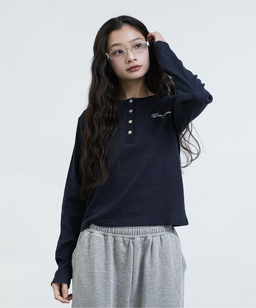 FCMM(エフシーエムエム)の「【日本限定】THERMAL HENLEY NECK TOPS / サーマルヘンリーネックトップス(Tシャツ/カットソー・レディース・ネイビー/グレー/アイボリー・MEDIUM/SMALL)」の20枚目の写真