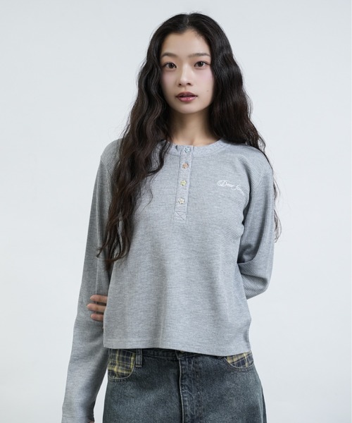 FCMM(エフシーエムエム)の「【日本限定】THERMAL HENLEY NECK TOPS / サーマルヘンリーネックトップス(Tシャツ/カットソー・レディース・ネイビー/グレー/アイボリー・MEDIUM/SMALL)」の10枚目の写真