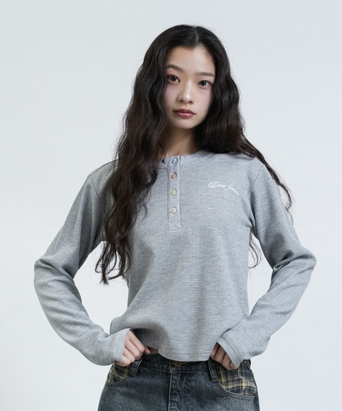 FCMM(エフシーエムエム)の「【日本限定】THERMAL HENLEY NECK TOPS / サーマルヘンリーネックトップス(Tシャツ/カットソー・レディース・ネイビー/グレー/アイボリー・MEDIUM/SMALL)」の12枚目の写真