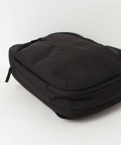 incase（インケース）の「INCO250012-BLK Incase Tracks Two-Way Brief（ビジネスバッグ・メンズ・ブラック・ONE SIZE）」の17枚目の写真