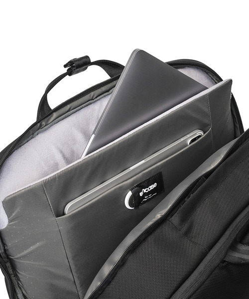 incase（インケース）の「INCO250012-BLK Incase Tracks Two-Way Brief（ビジネスバッグ・メンズ・ブラック・ONE SIZE）」の12枚目の写真