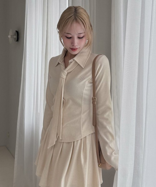 ROYAL PARTY（ロイヤルパーティー）の「タイ付カットシャツ（シャツ/ブラウス・レディース・グレー/オフホワイト/ブラック・FREE）」の2枚目の写真