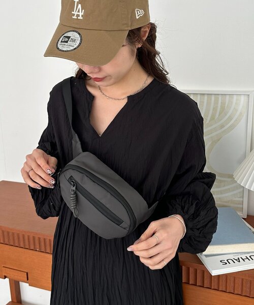 DISCOAT(ディスコート)の「ナイロンミニウエストポーチ(ボディバッグ/ウエストポーチ・レディース・チャコールグレー/ブラック/ブラウン・FREE)」の22枚目の写真